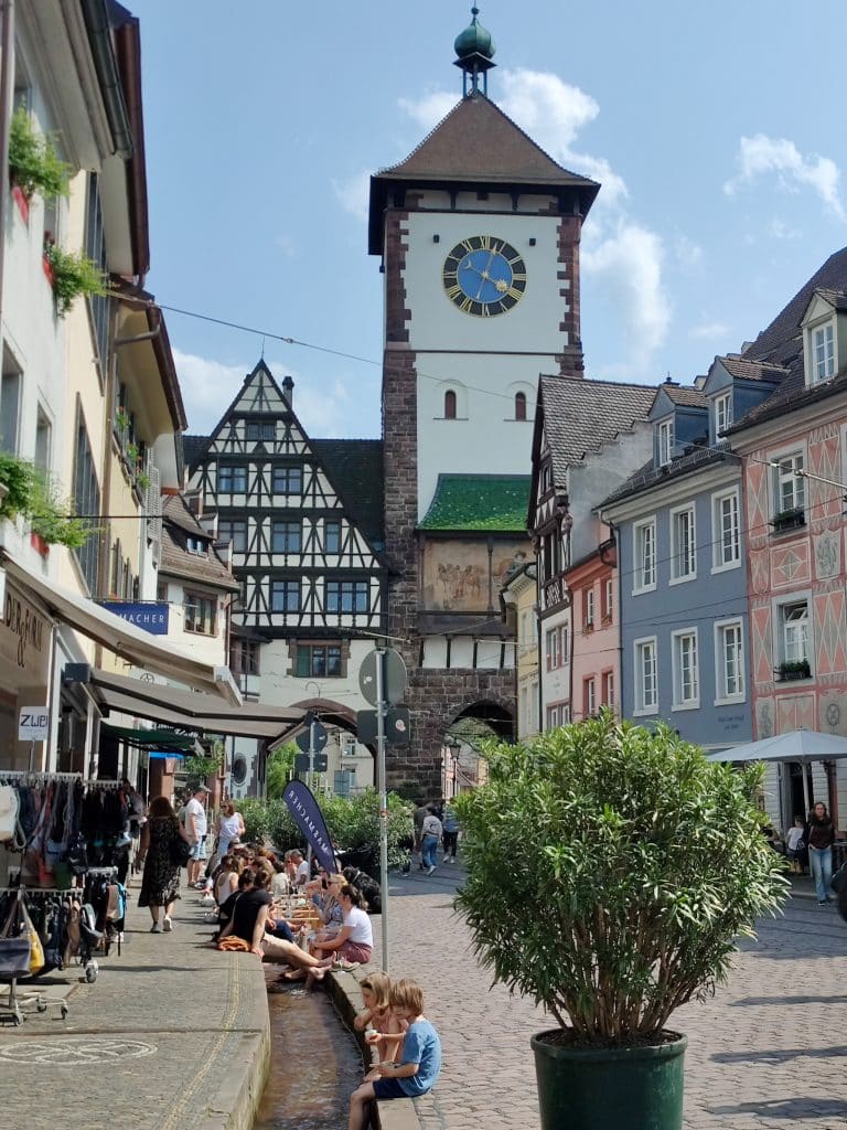 Die charmanteste Freiburg Sehenswürdigkeit - die Bächle in der Altstadt