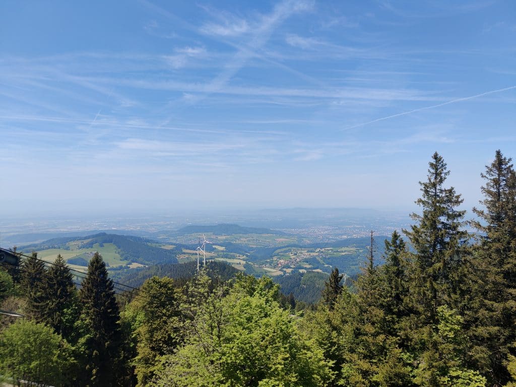 Ausflug im Umland von Freiburg - schönes Panorama vom Schauinsland-Berg