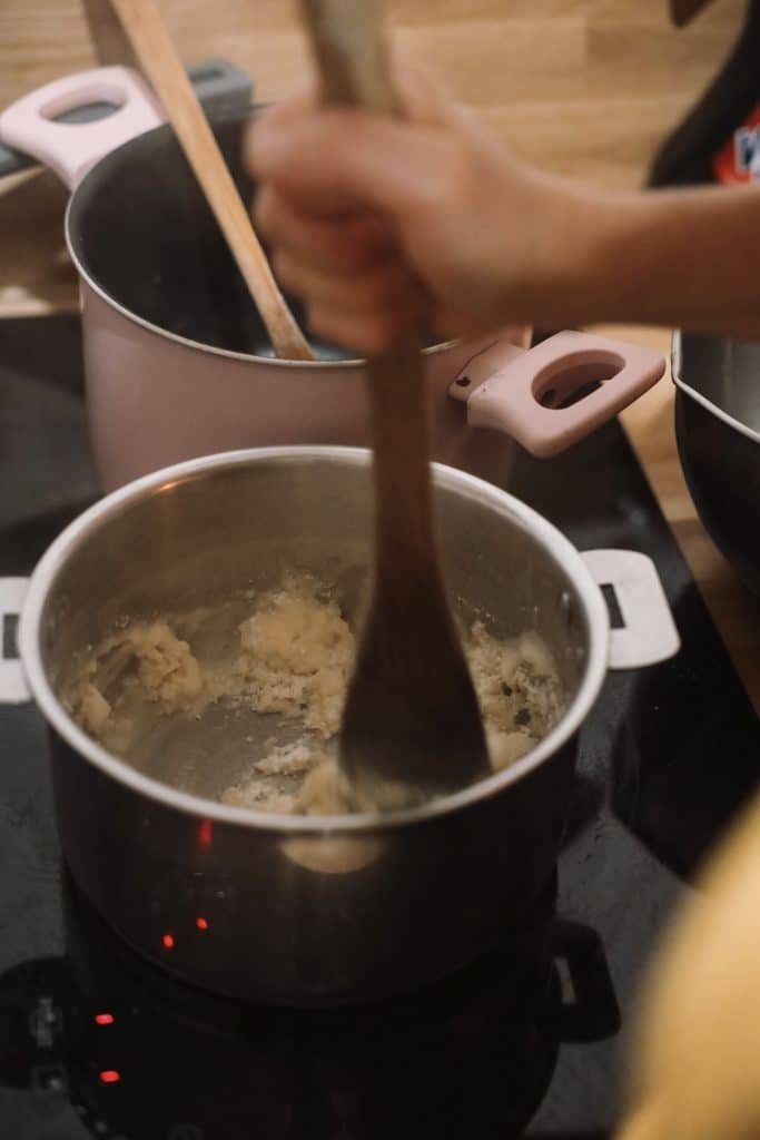 Gougeres Rezept - Teig rühren