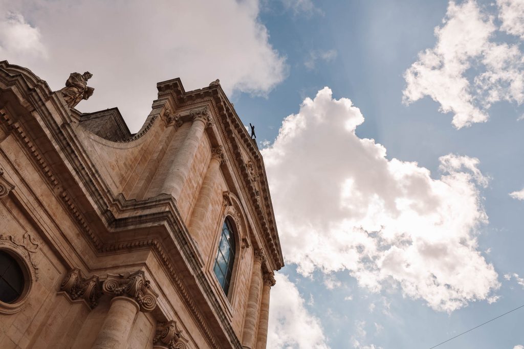 Apulien Sehenswürdigkeiten: Kirche in Locorotondo