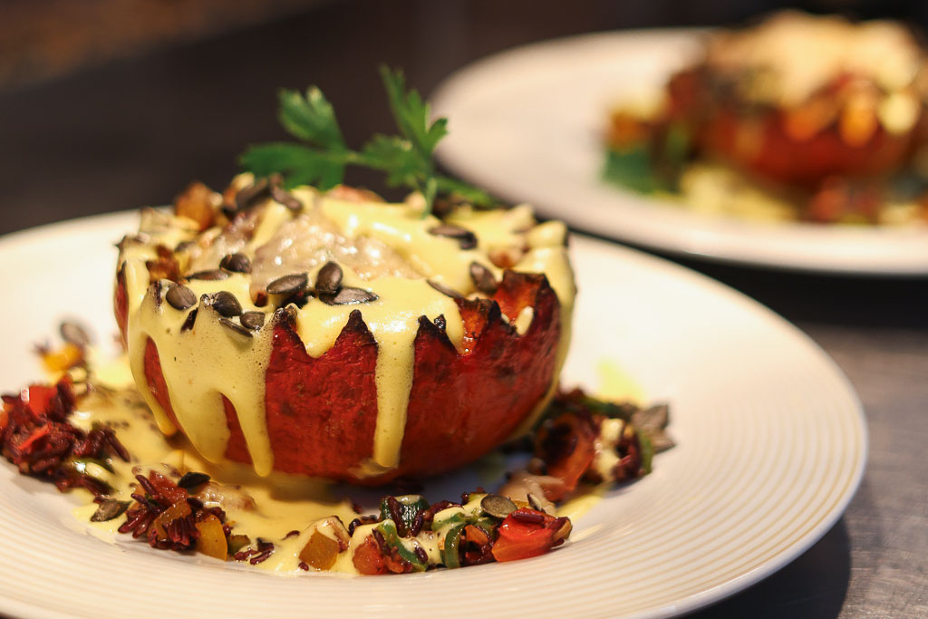 Rezept: Gefüllter Kürbis mit Safran Schaum (vegetarisch)