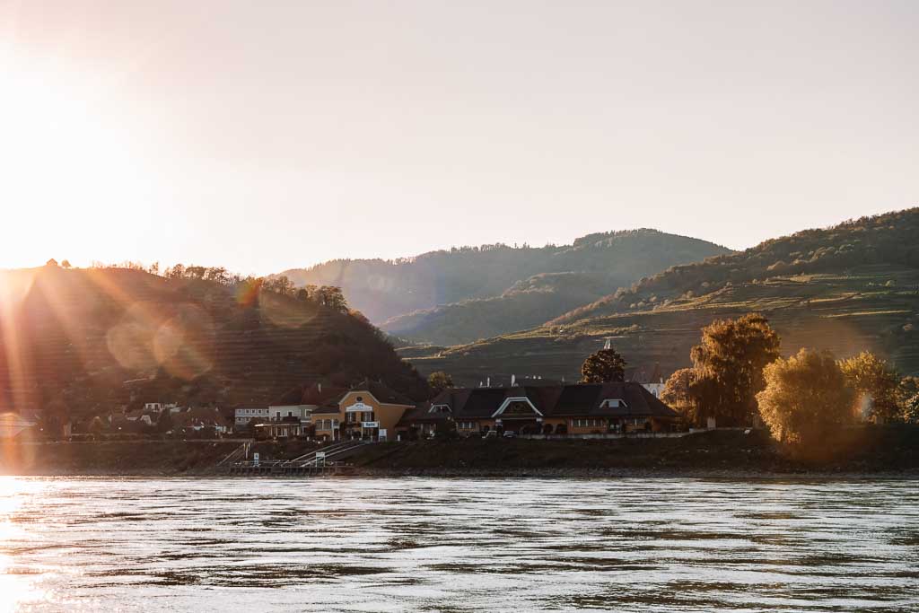 Wachau Sehenswürdigkeiten und Ausflüge - Zillenfahrt zum Sonnenuntergang mit Weinverkostung